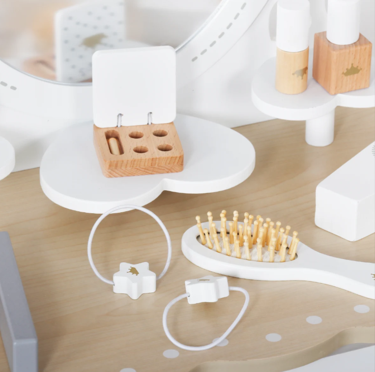 שידת איפור לילדות מעץ עם כיסא תואם ואביזרים דגם "שחף"