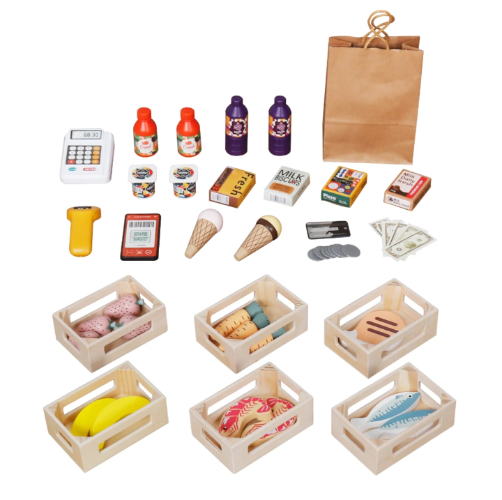 דוכן שוק מעץ עם מגוון אביזרי משחק