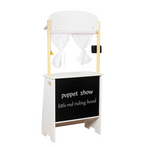 דוכן שוק מעץ עם מגוון אביזרי משחק