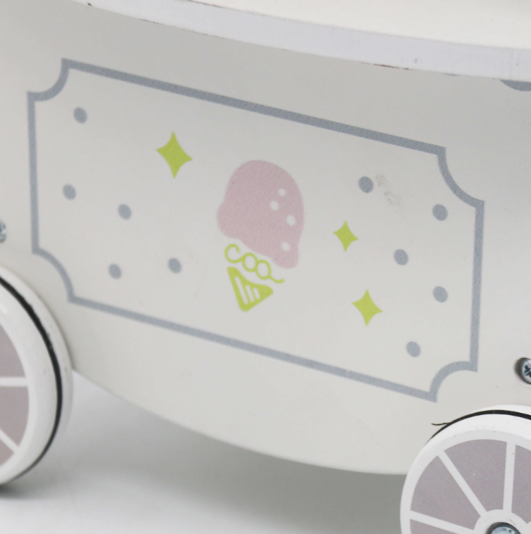 עגלת גלידה מעוצבת מעץ בצבע לבן