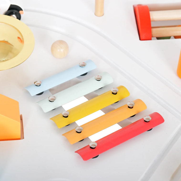 שולחן פעילות מעץ לקטנטנים - דגם "לביא"