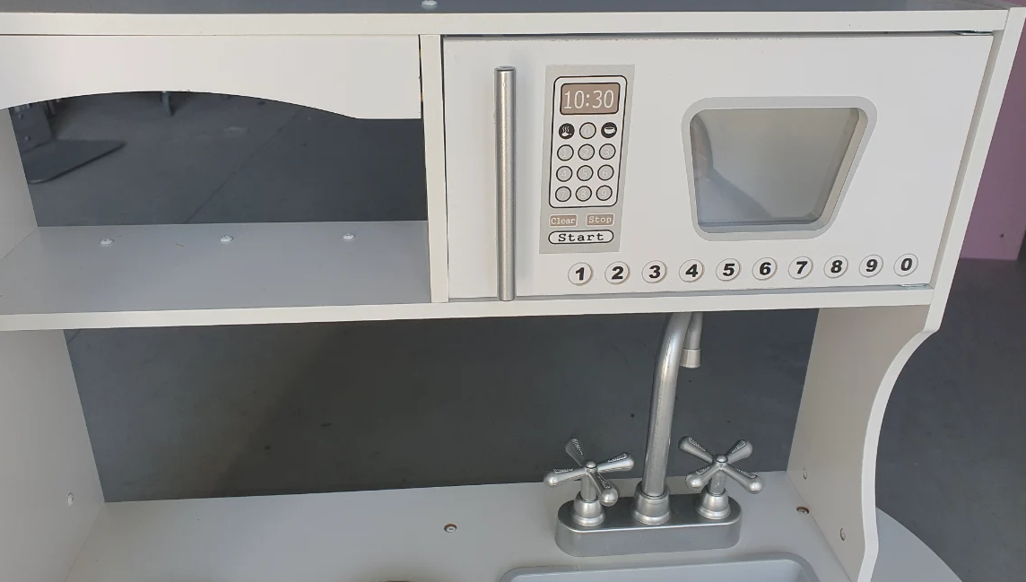 מטבח מעץ מעוצב לילדים - דגם "צור"